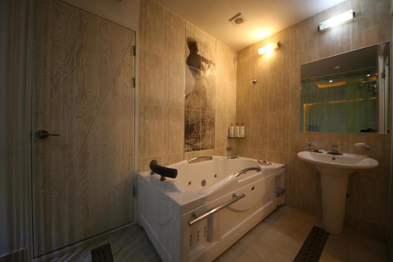 Dubai Hotel Daejeon Exterior photo